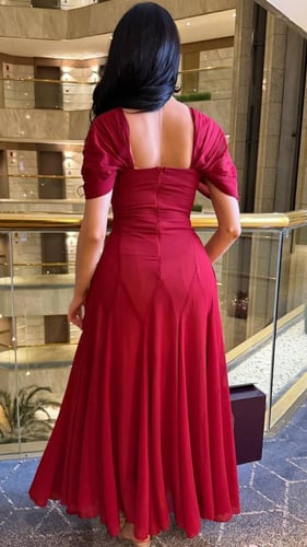 فستان جورجيت مبطن بقصة مكثفة راقية