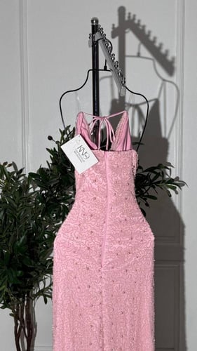 فستان وردي استرتش طويل مزين بفصوص ولول مع ربطة خلف...