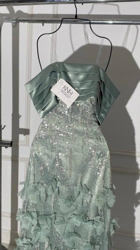 فستان اسماء