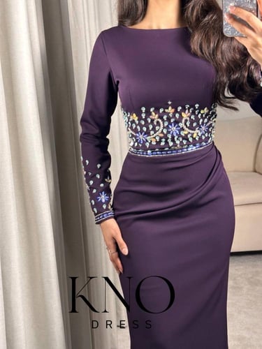 فستان بنفسجي بتطريز ملون انيق