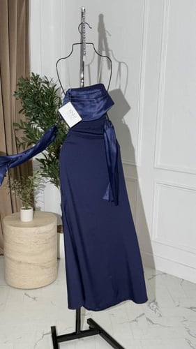 فستان طويل مخصر بأكمام منفصله