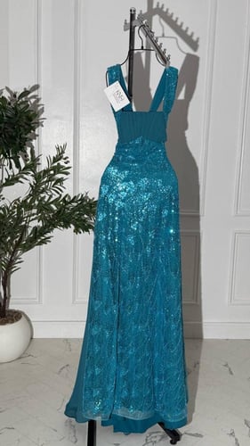 فستان سهرة فيروزي طويل مع شك