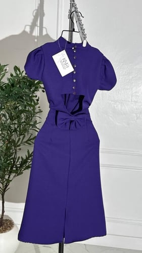 فستان قصير مع ازرار وفيونكه بالخلف