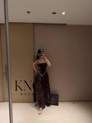 فستان ترتر فاخر مزين بكرستال لامع بإطلالة أنيقة وج...