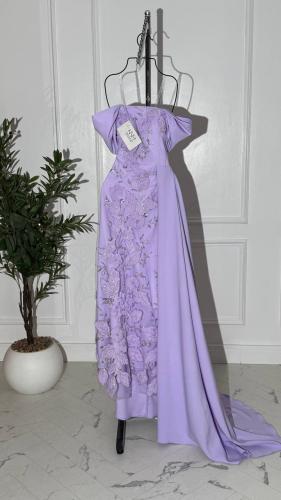 فستان سهرة موف بتطريز و ذيل جانبي