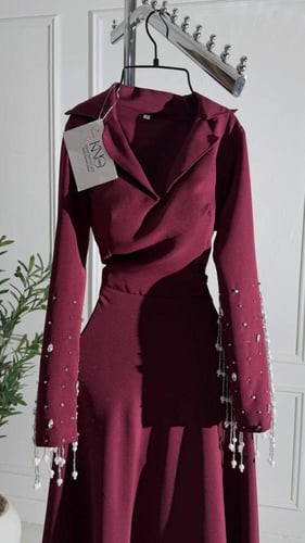 فستان شيخة مزين باللؤلؤ والكريستال