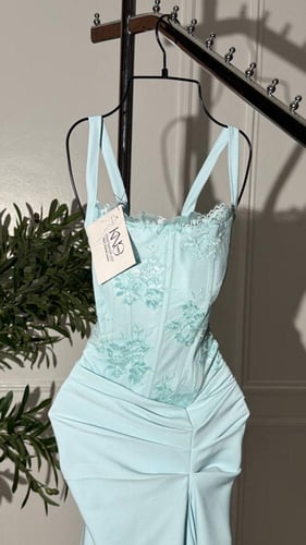 فستان سماوي أنيق دانتيل مع باربي فاخر بتصميم كورسي...