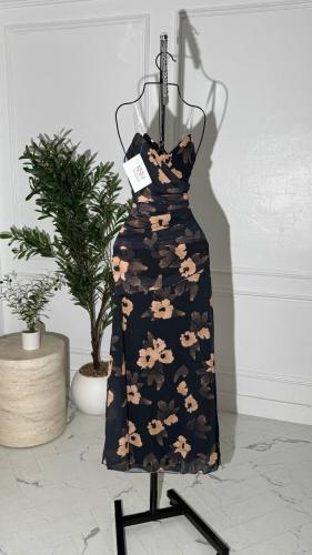 فستان اسود مشجر بنقوش ورد ناعمه