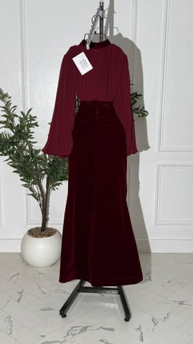 فستان جورجيت بوليسية مع جوخ مزين بورود بارزة يمنح...