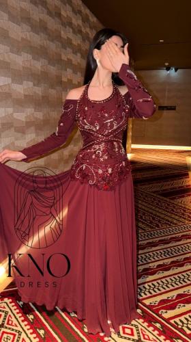 فستان بايزي مطرز يدوياً بجورجيت مبطن لإطلالة أنيقة