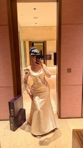 فستان ميكادو راقٍ بتفاصيل شك فاخر خاص، يجمع بين ال...