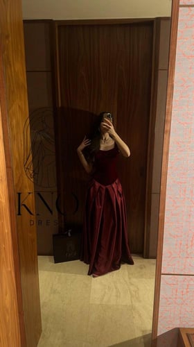 فستان سهرة عودي جوخ شتوي بتصميم كلوش فاخر لإطلالة...