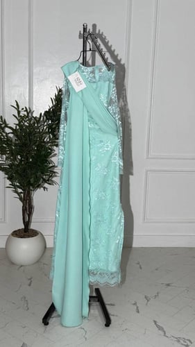 فستان سهرة تيفاني دانتيل وباربي بتطريز أنثوي مع شي...