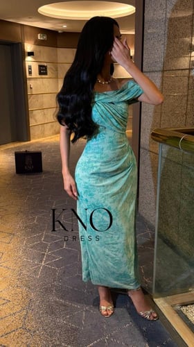 فستان سهرة ميدي أخضر فيروزي بكتف مكشوف