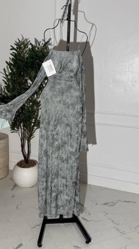 فستان استرتش طويل بقماش لامع وأكمام واسعة