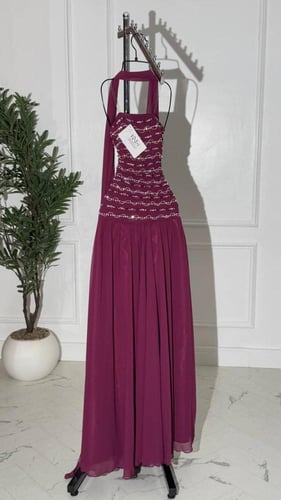 فستان سهره توتي مع شال جورجيت تطريز مباشر