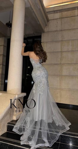 فستان سهره ورود بارزة فاخرة على ارضية دانتيل مبطن...