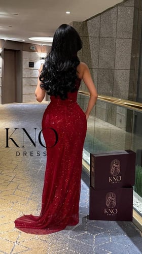 فستان شبك فصوص راقي مكتمل بلمعة أنيقة وفخامة واضحة