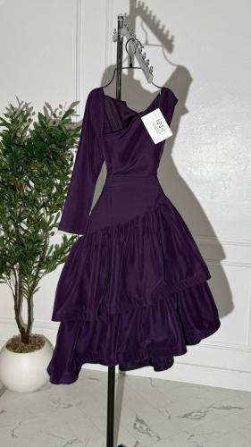 فستان ميدي بنفسجي كم طويل وقصة غير متناسقة