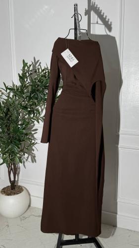 فستان بني أنيق بخامة باربي ناعمة، يمنحك إطلالة راق...