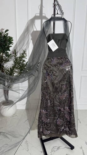 فستان سهرة زيتي مع تل و شك