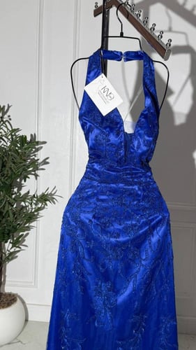 فستان سهره تفته على تل تطريز كمبيوتر مزين بفصوص