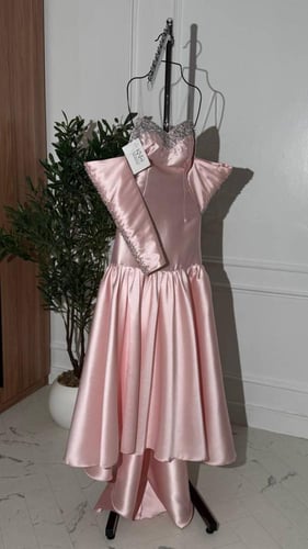 فستان سهرة بأكمام منفصله مع تطريز