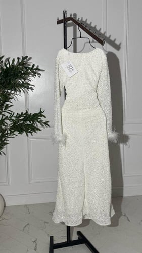 فستان ترتر مع اكمام طويله بأطراف ريش