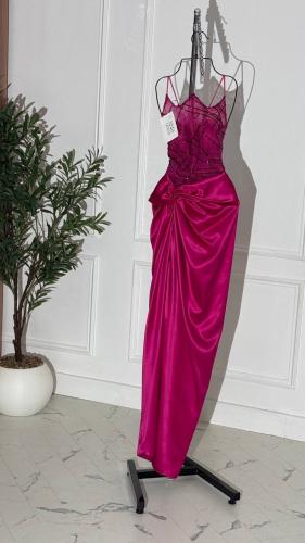 فستان بحمالات رفيعه مع تطريز لامع