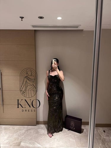 فستان سهرة تفتة مطرز بالخرز والورود الملونة – مقاس...