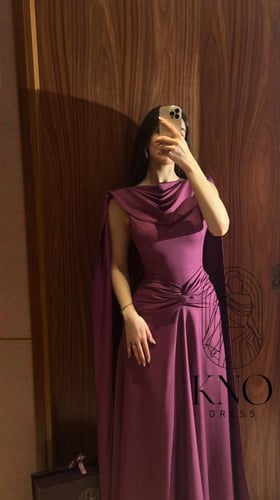 فستان باربي فاخر بلون ليلكي ناعم بتصميم أنيق يجمع...