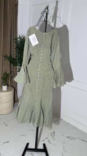 فستان لوريندا بأكمام طويلة كشكش