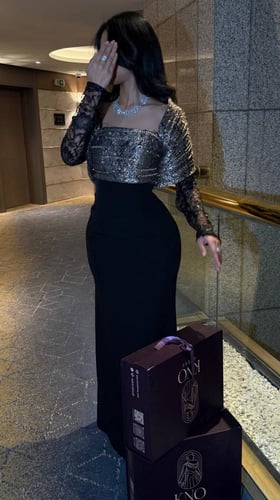 فستان باربي فاخر بخامة جاكار مع فصوص ولؤلؤ ودانتيل...