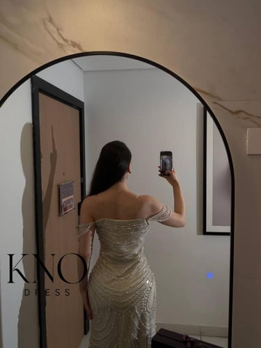 تل بتطريز يدوي مباشر مع لول فاخر وفصوص تمنح الفستا...