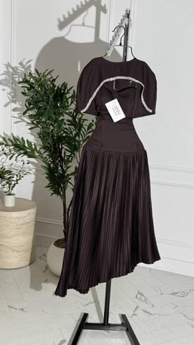 فستان ميدي مخصر مزين بالكريستال