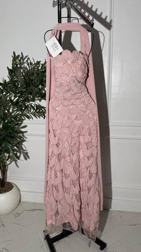 فستان شك أنيق مع شال جورجيت ناعم، لإطلالة راقية وم...