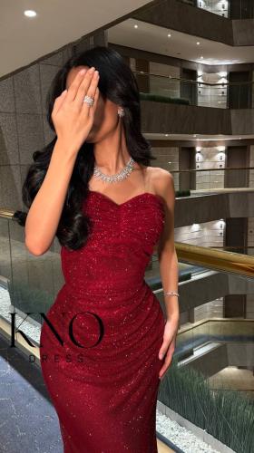 فستان شبك فصوص راقي مكتمل بلمعة أنيقة وفخامة واضحة