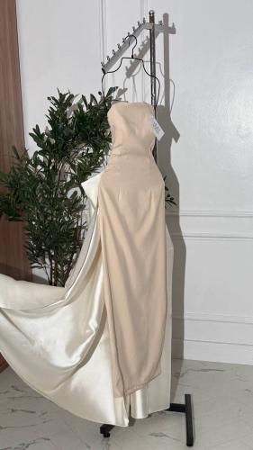 فستان سهرة مع ذيل ميكادو لمعه بيج