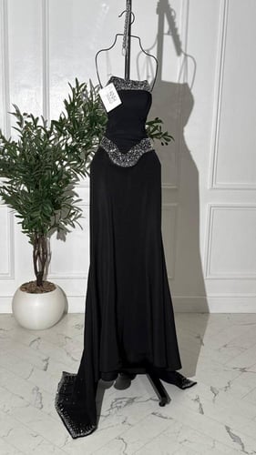 فستان باربي فاخر بتطريز يدوي مباشر بجودة عالية يعط...