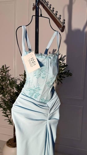 فستان سماوي أنيق دانتيل مع باربي فاخر بتصميم كورسي...