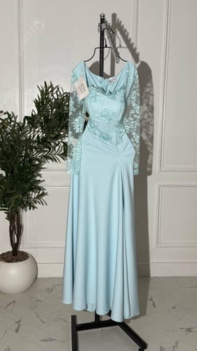 فستان سهرة دانتيل بأكمام طويلة باري