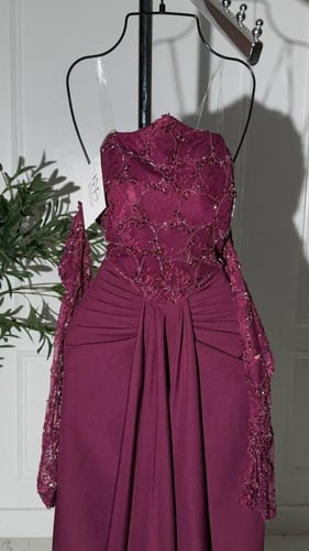 فستان سهره برغندي باربي مع دانتيل وخرز وأكمام متدل...