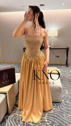 فستان لمعة استرتش مع تطريز لامع وتفاصيل تفته أنيقة...