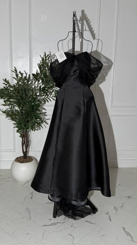 فستان سهرة أسود ميكادو فاخر مزين بشك مموج