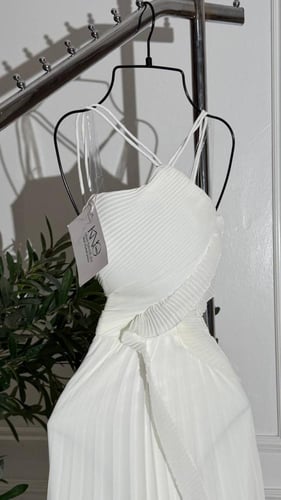 فستان جورجيت بوليسية فاخر بتصميم أنثوي أنيق