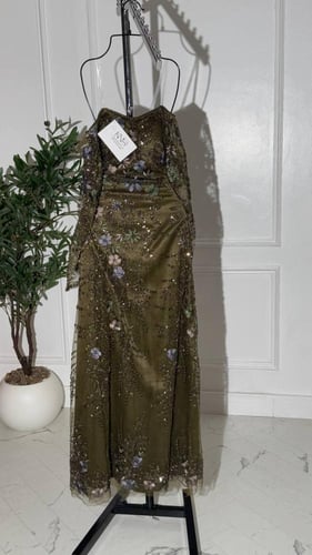 فستان سهره زيتي كلفة فاخرة مع تفته بالداخل