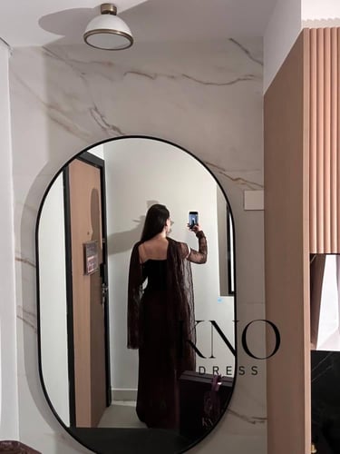 فستان جوخ شتوي بني بتفاصيل دانتيل وجورجيت أنيق ودا...