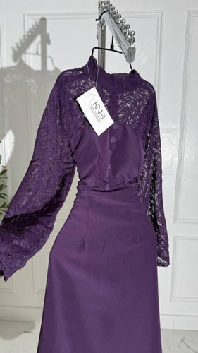 فستان دانتيل بنفسجي مع أكمام طويلة