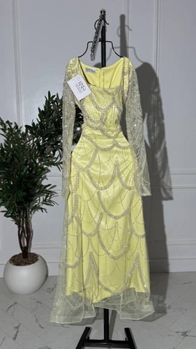 فستان اصفر سلاسل شك مع تفته أنيق وفاخر