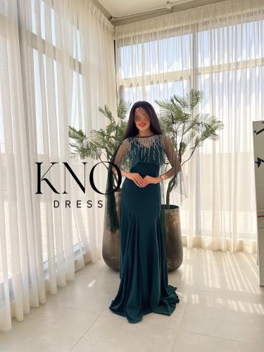 فستان سهرة اخضر بوشاح مطرز